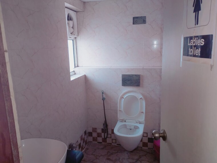 Washroom, sector 18 Commercial Office Space 350 Sq.Ft. In Sector 18 Noida 9194982