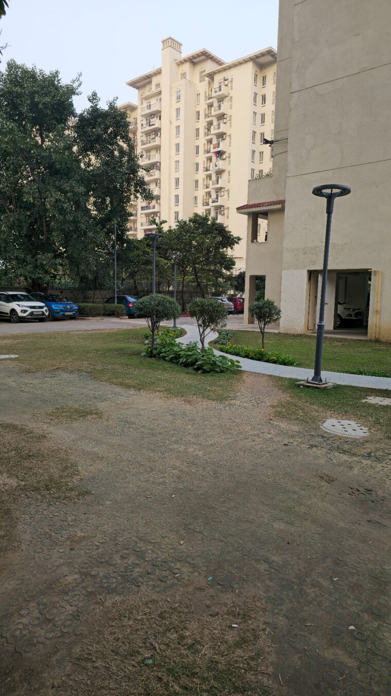  Parking, paras-irene 3 Bedroom 2150 Sq.Ft. Apartment In Sector 70a Gurgaon 9195010