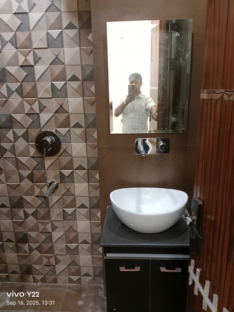 Bathroom, laxmi nagar 2 Bedroom 600 Sq.Ft. Independent House In Laxmi Nagar Delhi 9195131