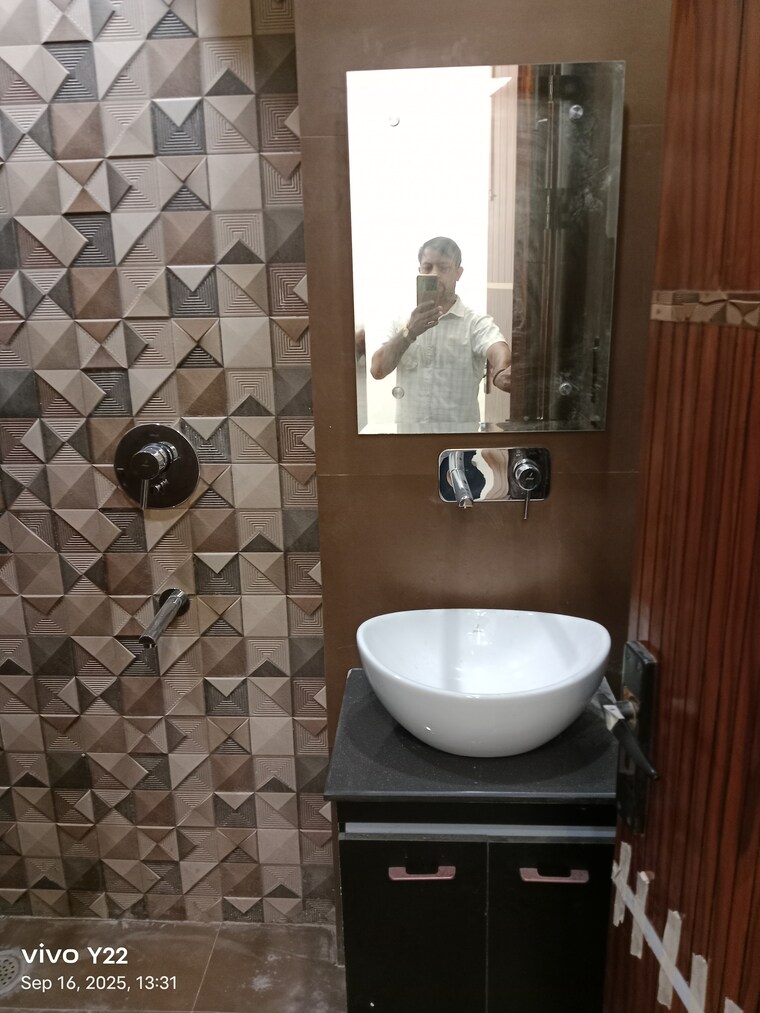 Bathroom, laxmi nagar 2 Bedroom 600 Sq.Ft. Independent House In Laxmi Nagar Delhi 9195131