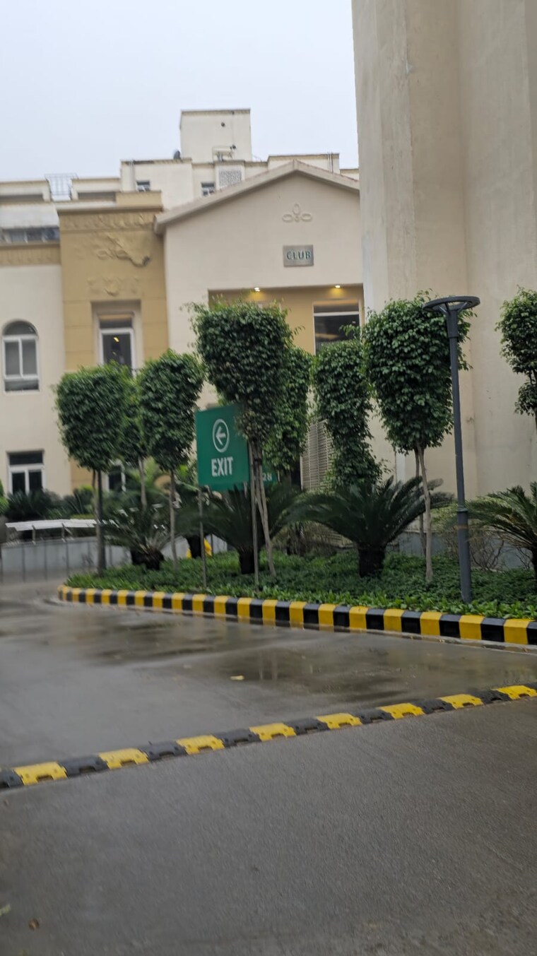 Garden, smart-world-orchard 3 Bedroom 1712 Sq.Ft. Builder Floor In Sector 61 Gurgaon 9195082