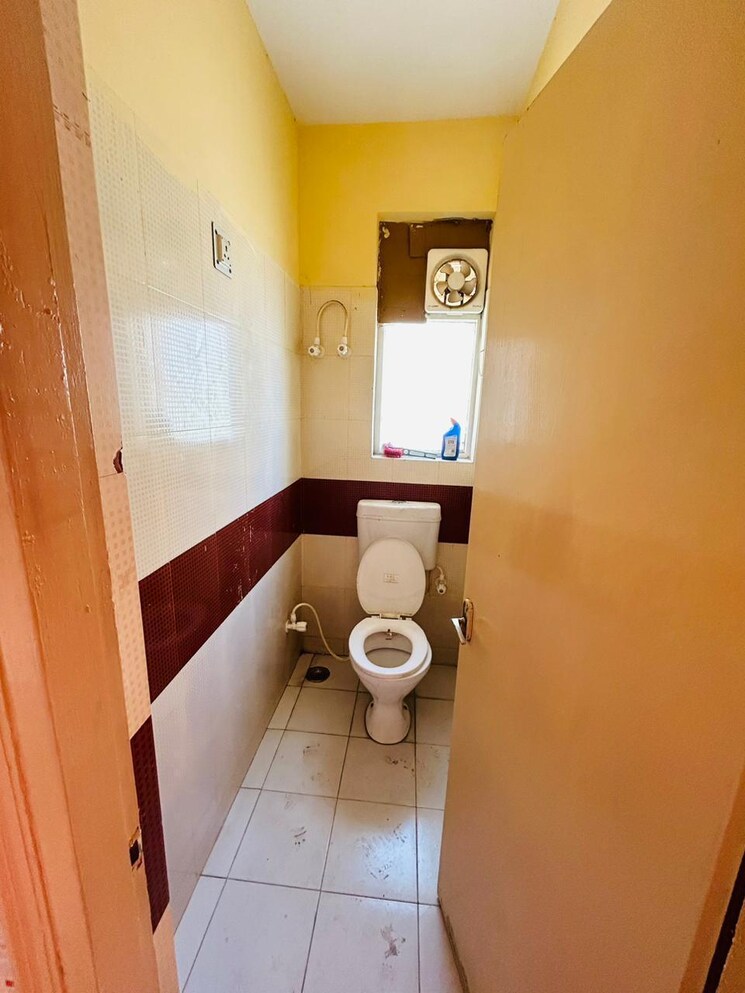 Bathroom, omicron ii greater noida 3 Bedroom 120 Sq.Mt. Independent House In Omicron Ii Greater Noida Greater Noida 9195079