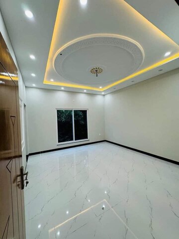 Room in 3 BHK Independent House at Kisan Path – for Sale