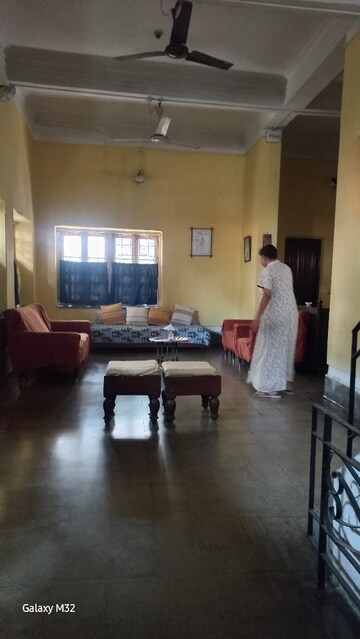 Living Room in 6 BHK Independent House at Gariahat Road – for Sale