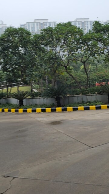 Parking in 3 BHK Builder Floor at Smart World Orchard, Sector 61 – for Rent