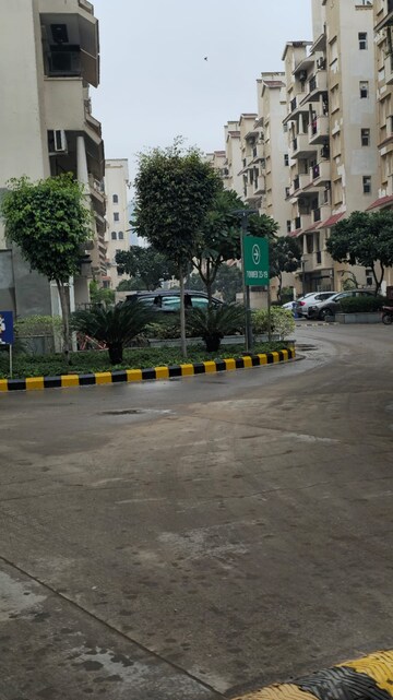 Parking in 3 BHK Builder Floor at Smart World Orchard, Sector 61 – for Rent