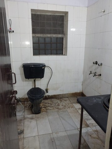 Attached Bathroom in 2 BHK Independent House at Sector 31 – for Rent