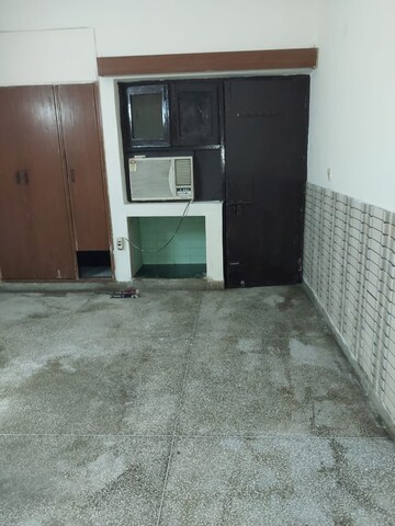 Room in 2 BHK Independent House at Sector 31 – for Rent