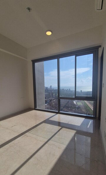 Room in 3 BHK Apartment at Piramal Mahalaxmi, Mahalaxmi – for Rent