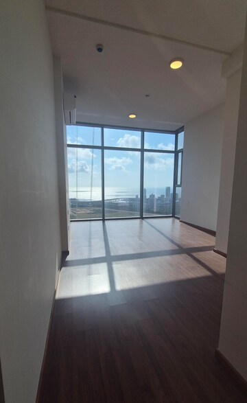 Room in 3 BHK Apartment at Piramal Mahalaxmi, Mahalaxmi – for Rent