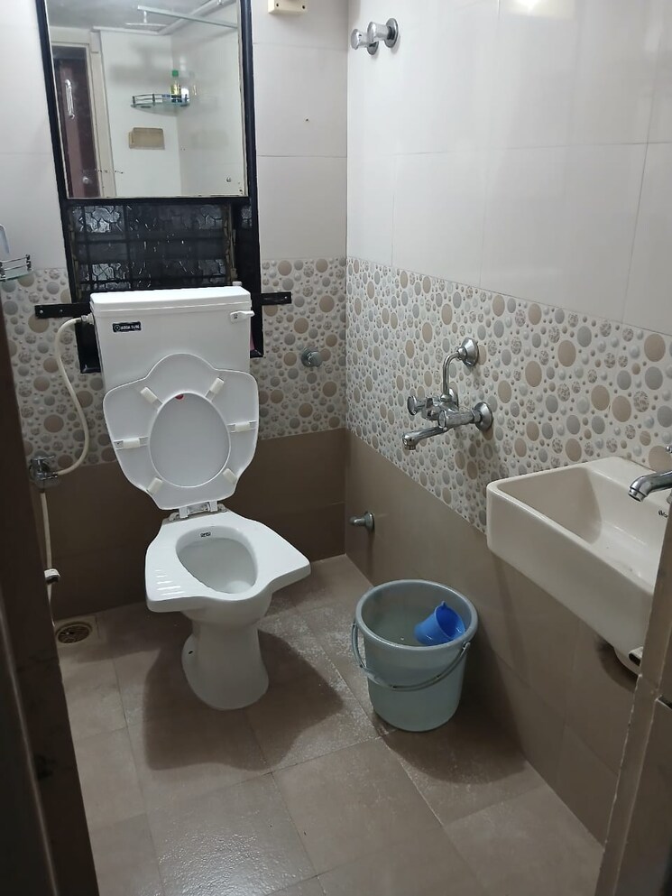 Bathroom, krishna-kunj-apartments-goregaon-east 1 Bedroom 500 Sq.Ft. Apartment In Goregaon East Mumbai 9195231