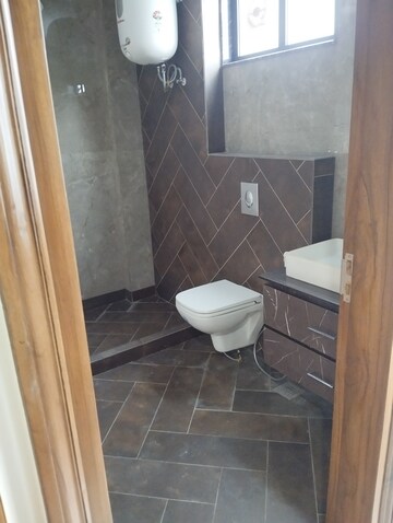 Bathroom in 4 BHK Builder Floor at Anand Vihar – for Rent