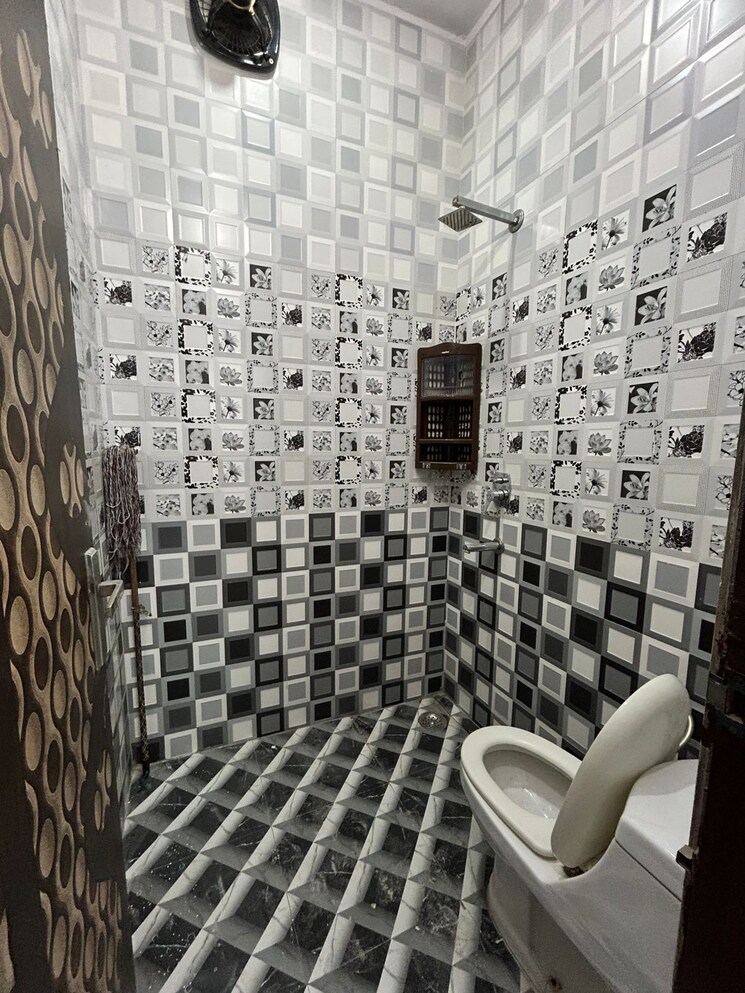 Bathroom, jmd-the-park-way 2 Bedroom 3600 Sq.Ft. Builder Floor In Sector 22 Gurgaon 9195254
