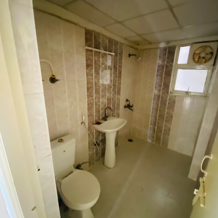 Bathroom, gardenia-gateway 3 Bedroom 1785 Sq.Ft. Apartment In Sector 75 Noida 9195539