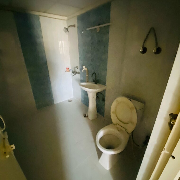 Bathroom, gardenia-gateway 3 Bedroom 1785 Sq.Ft. Apartment In Sector 75 Noida 9195539