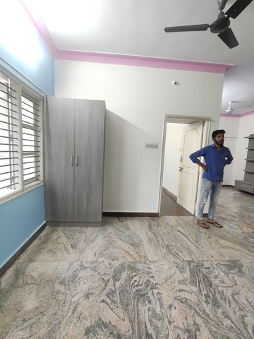Room in 2 BHK Builder Floor at Hsr Layout – for Rent