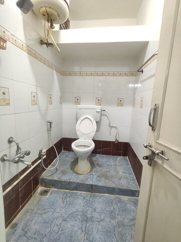 Master Bedroom in 2 BHK Builder Floor at Hsr Layout – for Rent