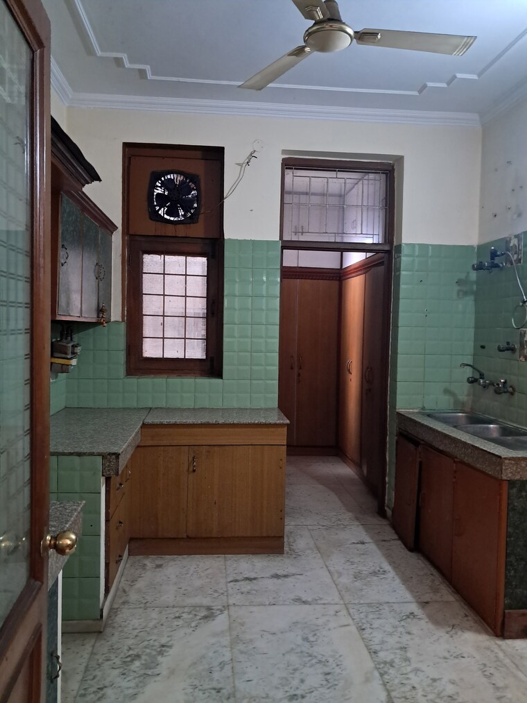 Kitchen, sector 41 2 Bedroom 162 Sq.Mt. Independent House In Sector 41 Noida 9195293