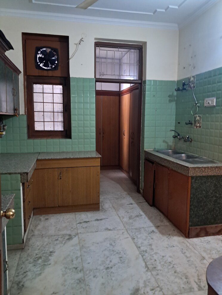 Kitchen, sector 41 2 Bedroom 162 Sq.Mt. Independent House In Sector 41 Noida 9195293