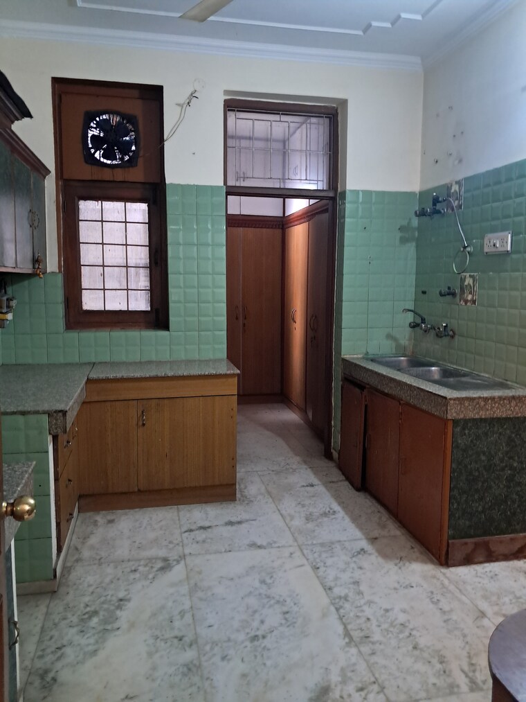 Kitchen, sector 41 2 Bedroom 162 Sq.Mt. Independent House In Sector 41 Noida 9195293