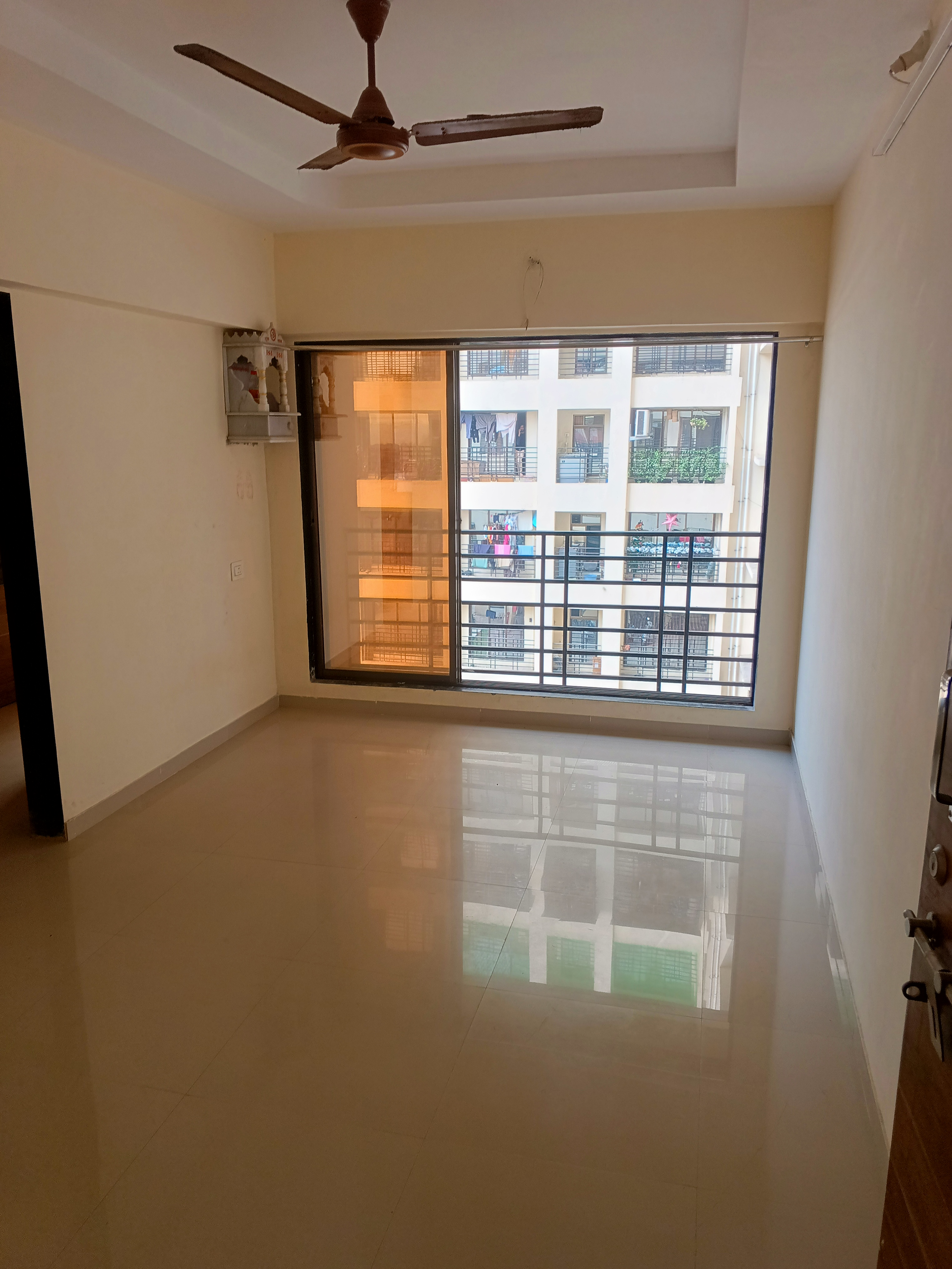 1 BHK + Extra Room Apartment For Sale in Frenny Platinum Tower