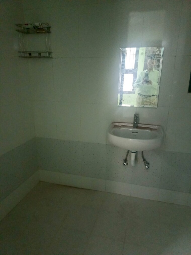 Bathroom, sector 47 2 Bedroom 700 Sq.Ft. Apartment In Sector 47 Noida 9195302