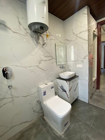 Bathroom in 1 BHK Builder Floor at Ameya One, Sector 42 – for Rent