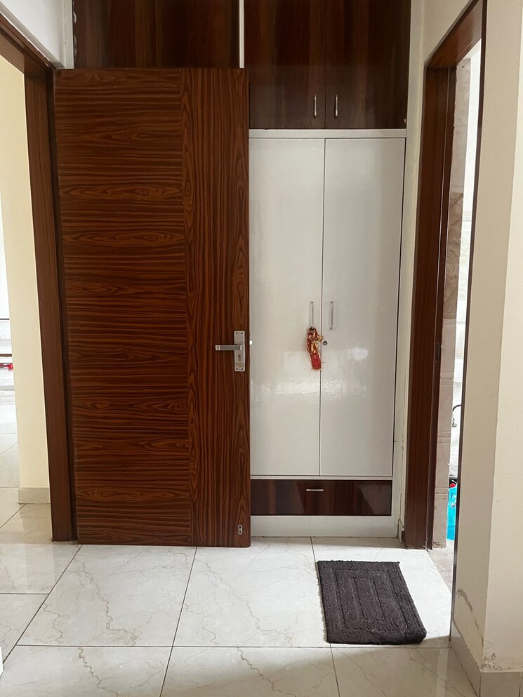 Room, hong-kong-bazaar 2 Bedroom 160 Sq.Yd. Builder Floor In Sector 57 Gurgaon 9195283