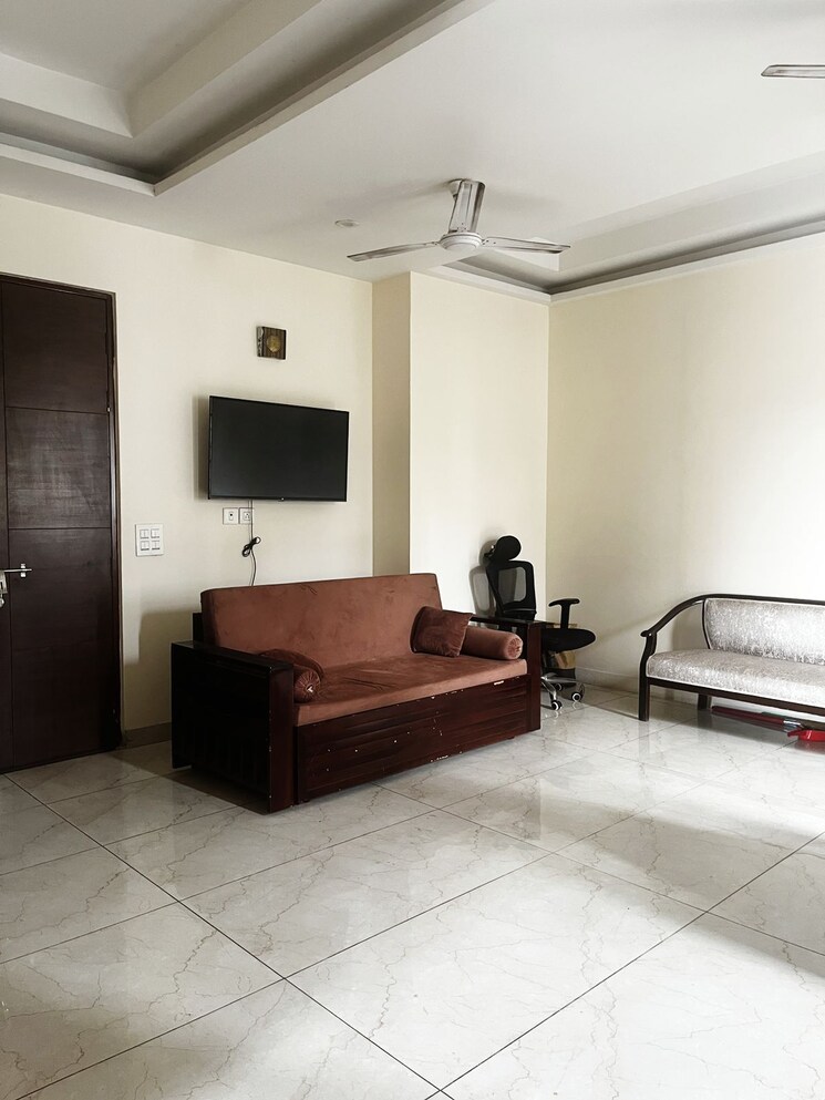 Living Room, hong-kong-bazaar 2 Bedroom 160 Sq.Yd. Builder Floor In Sector 57 Gurgaon 9195283