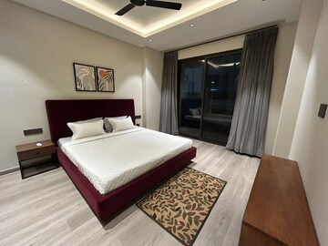 Bedroom in 4 BHK Builder Floor at DLF Gateway Tower, Dlf Phase ii – for Rent