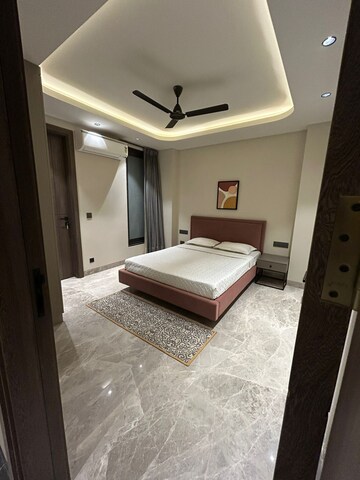Bedroom in 4 BHK Builder Floor at DLF Gateway Tower, Dlf Phase ii – for Rent