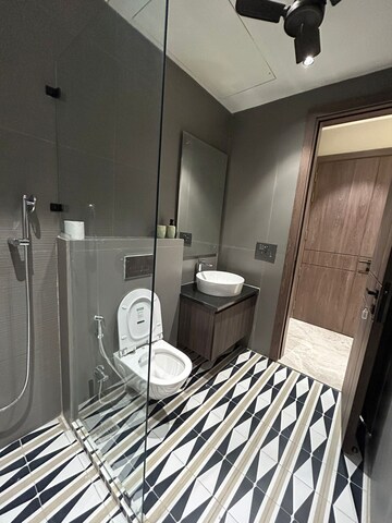 Bathroom in 4 BHK Builder Floor at DLF Gateway Tower, Dlf Phase ii – for Rent