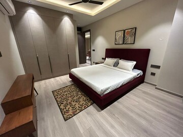 Bedroom in 4 BHK Builder Floor at DLF Gateway Tower, Dlf Phase ii – for Rent