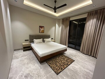 Bedroom in 4 BHK Builder Floor at DLF Gateway Tower, Dlf Phase ii – for Rent
