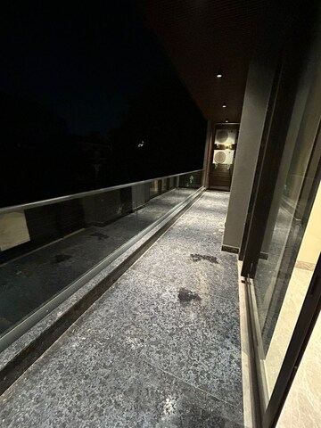 Balcony in 4 BHK Builder Floor at DLF Gateway Tower, Dlf Phase ii – for Rent
