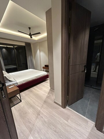 Bathroom in 4 BHK Builder Floor at DLF Gateway Tower, Dlf Phase ii – for Rent