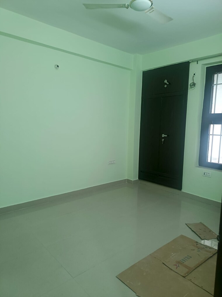 Room, sector 41 2 Bedroom 600 Sq.Ft. Apartment In Sector 41 Noida 9195381