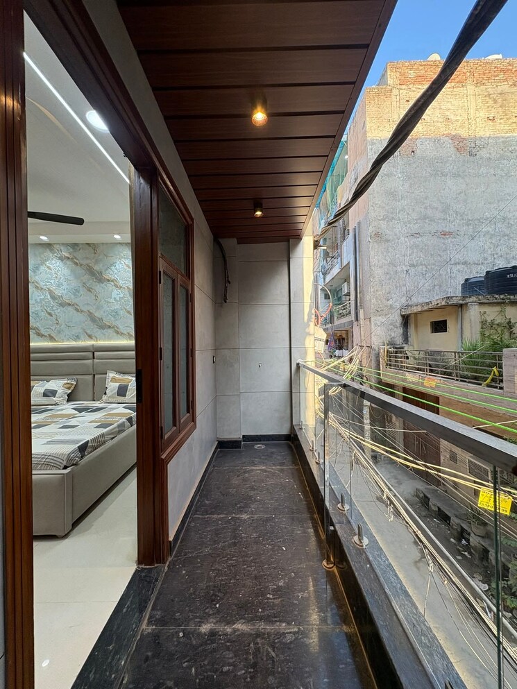 Balcony, sa-homes-i 3.5 Bedroom 910 Sq.Ft. Builder Floor In Uttam Nagar Delhi 9195406