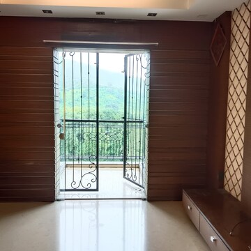 Room in 3.5 BHK Apartment at Kalpa Taru Siddhachal VI, Kasarvadavali – for Rent