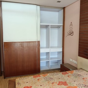 Room in 3.5 BHK Apartment at Kalpa Taru Siddhachal VI, Kasarvadavali – for Rent