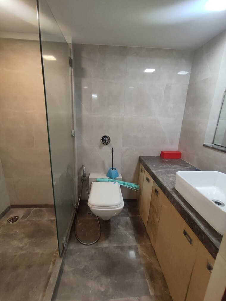 Bathroom, santacruz west 3 Bedroom 1200 Sq.Ft. Apartment In Santacruz West Mumbai 9195402