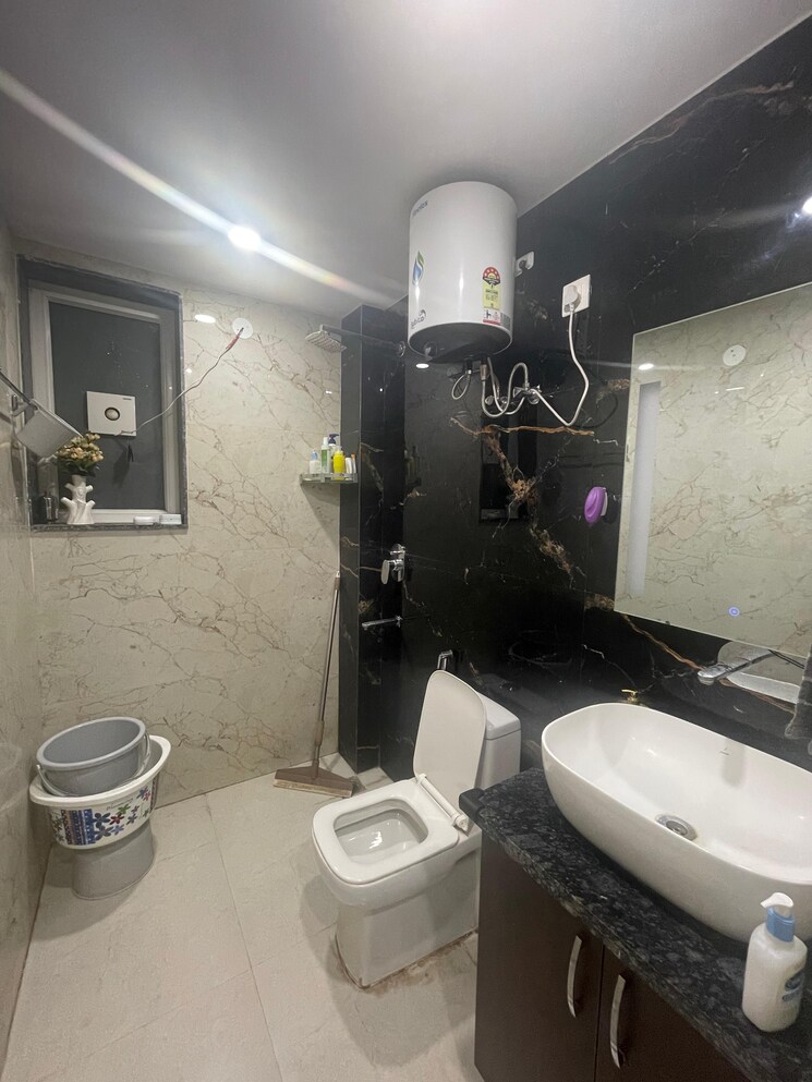 Bathroom, huda-cghs 2 Bedroom 160 Sq.Yd. Builder Floor In Sector 56 Gurgaon 9195449