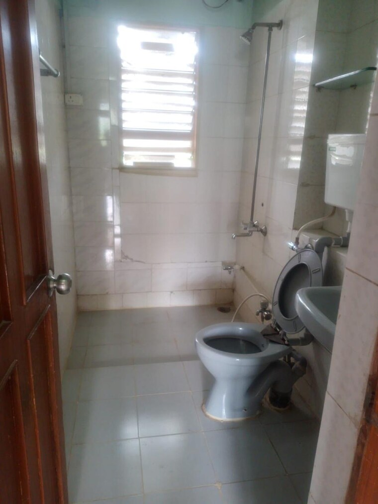 Bathroom, mu 1 greater noida 3 Bedroom 120 Sq.Mt. Independent House In Mu 1 Greater Noida Greater Noida 9195392