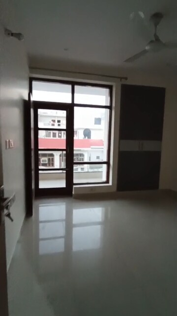 Room in 2 BHK Independent House at Sector 9a – for Rent