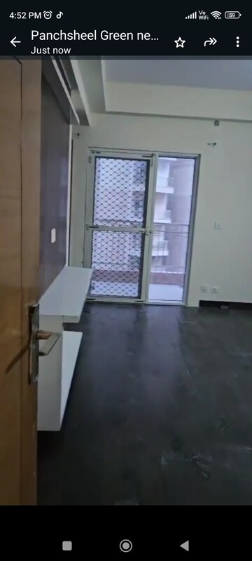 Room in 4 BHK Apartment at Ajnara Homes, Sector 16b Greater Noida – for Rent