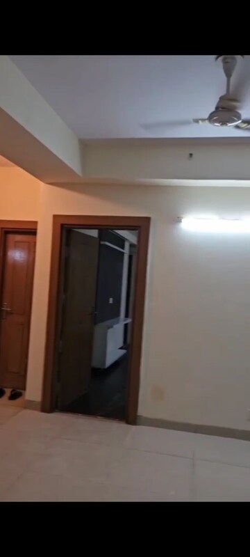 Room in 4 BHK Apartment at Ajnara Homes, Sector 16b Greater Noida – for Rent