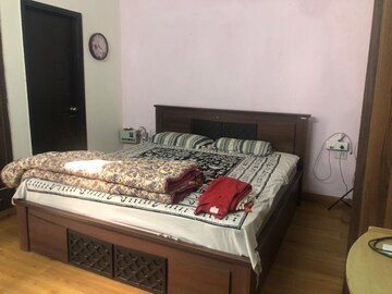 Bedroom in 3 BHK Builder Floor at Sector 43 – for Sale