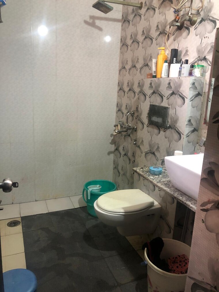 Bathroom, sector 43 3 Bedroom 161 Sq.Ft. Builder Floor In Sector 43 Faridabad 9195843