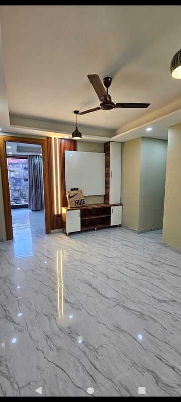 Room in 3 BHK Builder Floor at Khirki Extension – for Rent