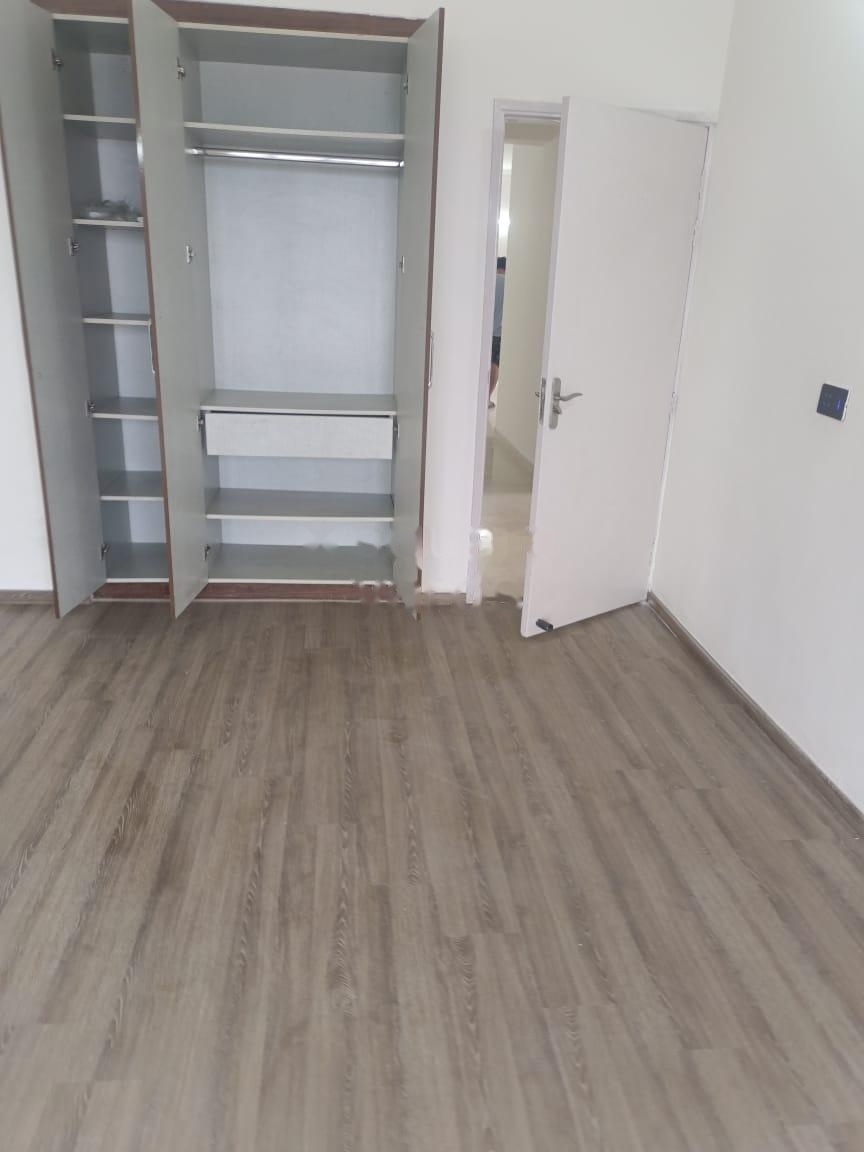 3 BHK + Servant Room Apartment For Rent in Pareena The Elite Residences